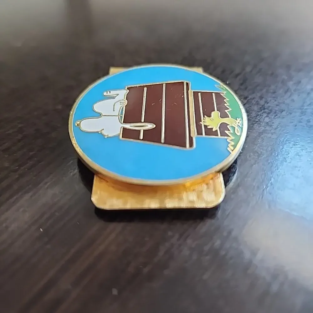 PEANUTS Money Clip Snoopy Woodstock Doghouse Goldtone Enamel